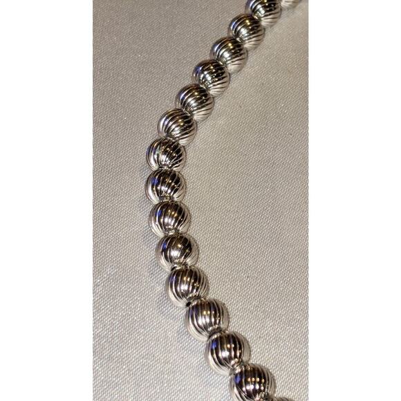 Vintage Monet Silver Tone Textured Beaded Single Strand Necklace 15” Signed - Picture 4 of 6